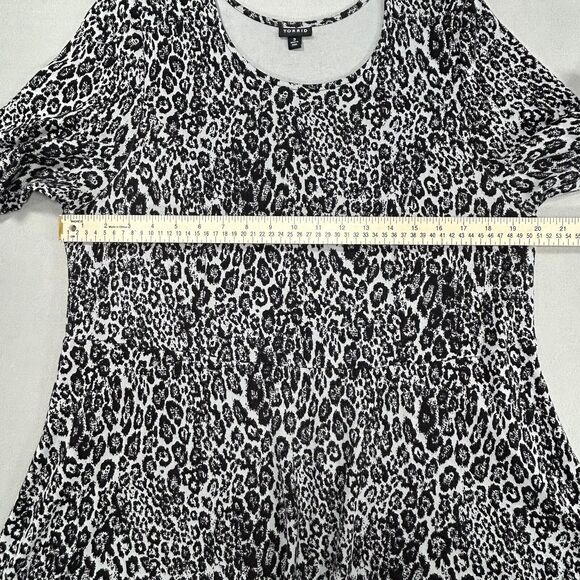 Torrid Top Women 3 3X Gray Black Pull On Short Sleeve Leopard Tee Shirt Blouse - Picture 6 of 12